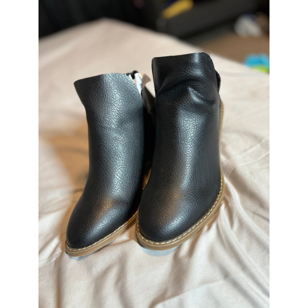 Universal Thread Black Ankle Boots size 6w